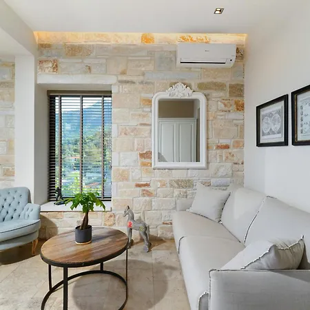 Agorastos 아파트호텔 코이니라