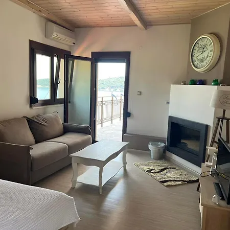 아파트호텔 Agorastos 코이니라